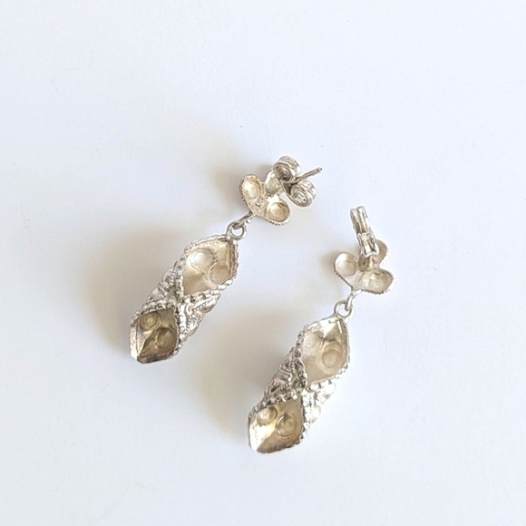 Heirloom Style Black Hematite Silver Dangle Earrings - Picture 4 of 6